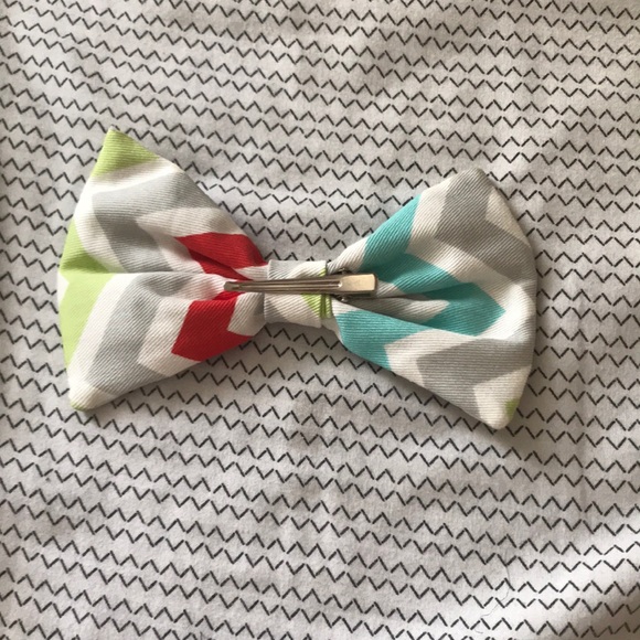 Chevron Bow - Picture 2 of 2